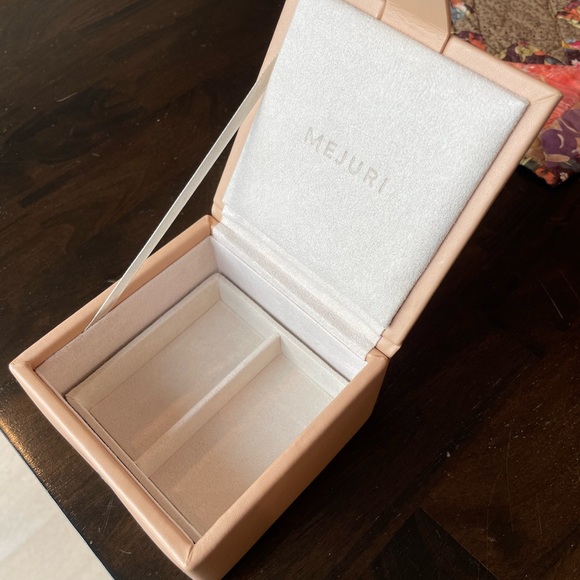 Mejuri Small Jewelry Box Beige - Picture 6 of 9